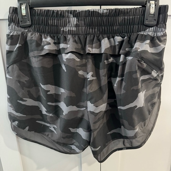 Athleta Mesh Racer Run Short 4” - Picture 2 of 7